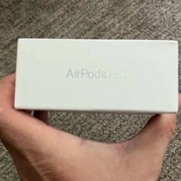Apple AirPods Pro 2nd generation - Picture 3 of 3